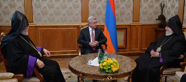 Премьер-министр Серж Саргсян принял Католикоса Гарегина 2-го и Арама 1-го - Sputnik Армения