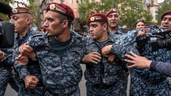 Ситуация на улице Амирян (20 апреля 2018). Ереван - Sputnik Армения