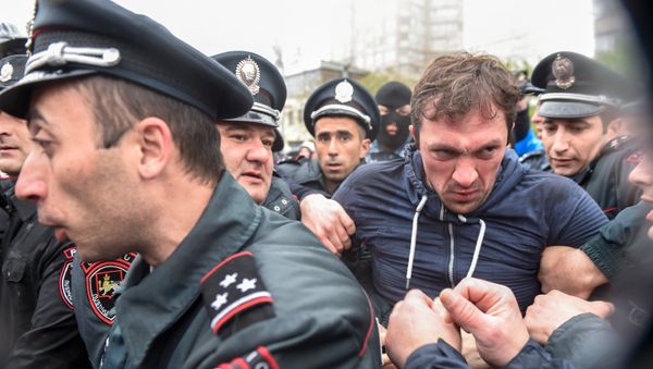 Акция протеста оппозиции в округе Нор Норк (21 апреля 2018). Ереван Акция протеста оппозиции в округе Нор Норк (21 апреля 2018). Ереван - Sputnik Армения