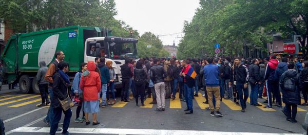 Автомобиль Санитек на перекрестке проспекта Маштоца и улицы Пушкина (21 апреля 2018). Ереван - Sputnik Արմենիա
