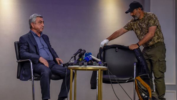 Встреча Премьер-министра РА Сержа Саргсяна и лидера оппозиционной фракции Елк Никола Пашиняна (22 апреля 2018). Гостиница Marriott Armenia, Ереван - Sputnik Արմենիա