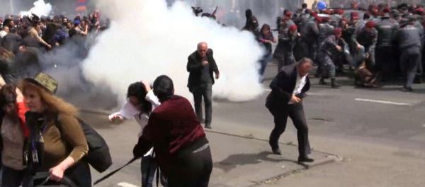 Разгон митинга в Ереване Разгон митинга в Ереване - Sputnik Армения