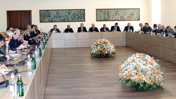 Эдвард Налбандян и Давид Арутюнян встретились с аккредитованными послами в Армении - Sputnik Армения