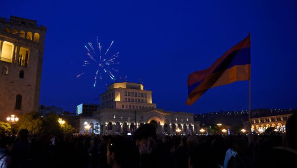 Митинг оппозиции на площади Республики (22 апреля 2018). Ереван - Sputnik Армения