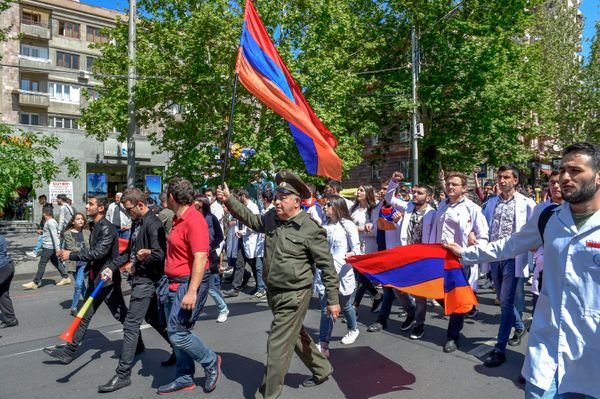 Шествие студентов по проспекту Маштоца (23 апреля 2018). Ереван - Sputnik Армения