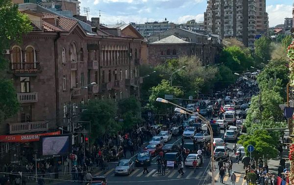 Улица Амиряна после информации об отставке Сержа Саргсяна с поста Премьер-министра страны (23 апреля 2018). Ереван - Sputnik Армения