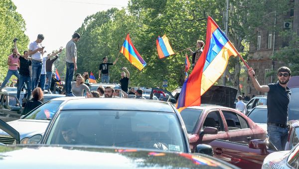 Проспект Маштоца после информации об отставке Сержа Саргсяна с поста Премьер-министра страны (23 апреля 2018). Ереван Проспект Маштоца после информации об отставке Сержа Саргсяна с поста Премьер-министра страны (23 апреля 2018). Ереван - Sputnik Армения