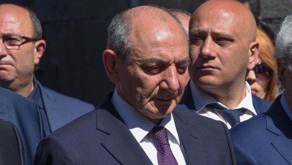 Президент Арцаха Бако Саакян в мемориальном комплексе Цицернакаберд (24 апреля 2018). Ереван - Sputnik Армения