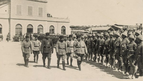 Иззат-Паша прибывает в Иерусалим, 1917 год Иззат-Паша прибывает в Иерусалим, 1917 год - Sputnik Армения