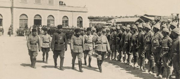 Иззат-Паша прибывает в Иерусалим, 1917 год Иззат-Паша прибывает в Иерусалим, 1917 год - Sputnik Армения