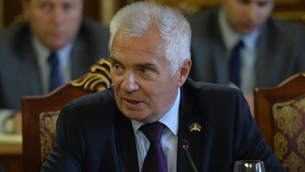 Глава делегации ЕС Петр Свитальски во время встречи и.о. премьер-министра Карена Карапетяна с аккредитованными в Армении послами (24 апреля 2018). Ереван - Sputnik Արմենիա
