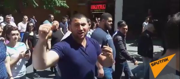Спортсмены принимают участие в протестном шествии Спортсмены принимают участие в протестном шествии - Sputnik Армения