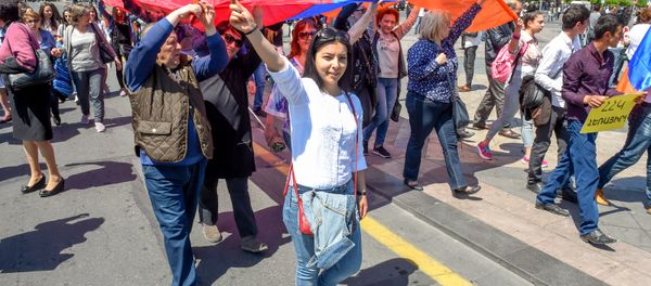 Шествие протестующих на площади Республики (25 апреля 2018). Ереван Шествие протестующих на площади Республики (25 апреля 2018). Ереван - Sputnik Արմենիա