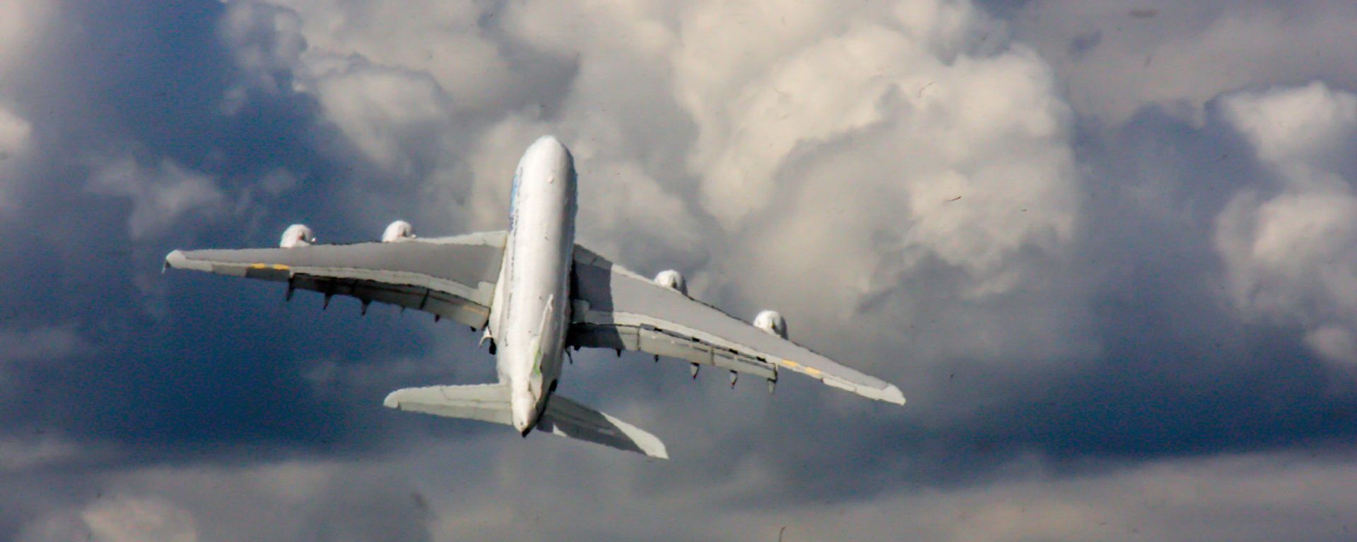 Самолет Airbus A-380 Самолет Airbus A-380 - Sputnik Армения, 1920, 28.01.2021