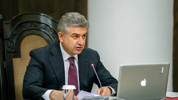 Врио премьер-министра Армении Карен Карапетян на заседании правительства (26 апреля 2018). Ереван - Sputnik Армения
