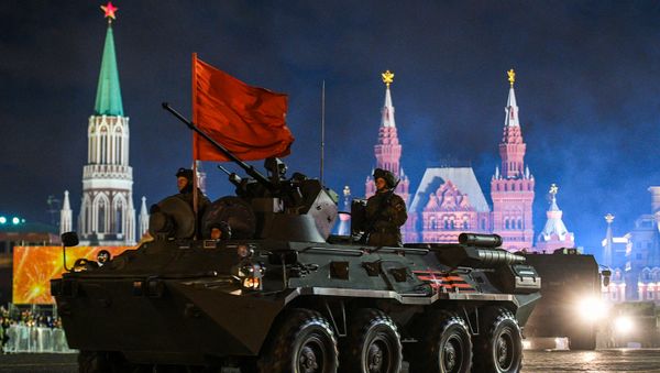 Бронетранспортер БТР-82А на репетиции военного парада на Красной площади, посвященного 73-й годовщине Победы в Великой Отечественной войне - Sputnik Армения