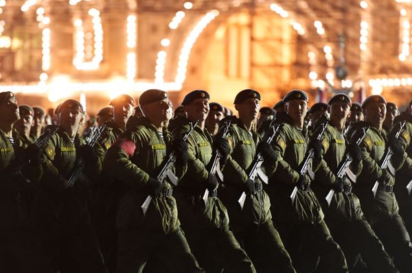 Военнослужащие парадных расчетов на репетиции военного парада на Красной площади, посвященного 73-й годовщине Победы в Великой Отечественной войне - Sputnik Армения