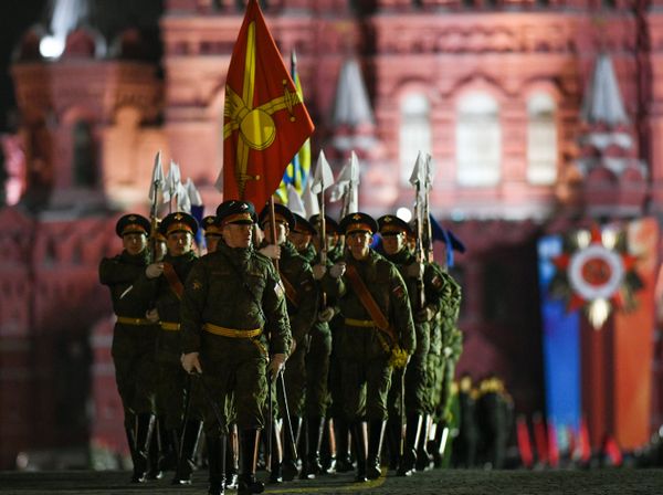 Военнослужащие парадных расчетов на репетиции военного парада на Красной площади, посвященного 73-й годовщине Победы в Великой Отечественной войне - Sputnik Армения