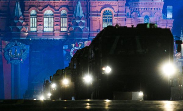 Оперативно-тактические ракетные комплексы Искандер на репетиции военного парада на Красной площади, посвященного 73-й годовщине Победы в Великой Отечественной войне - Sputnik Армения
