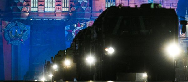 Оперативно-тактические ракетные комплексы Искандер на репетиции военного парада на Красной площади, посвященного 73-й годовщине Победы в Великой Отечественной войне - Sputnik Армения