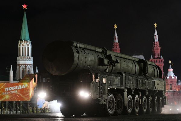 Транспортно-пусковой контейнер комплекса РС-24 Ярс на репетиции военного парада на Красной площади, посвященного 73-й годовщине Победы в Великой Отечественной войне - Sputnik Армения