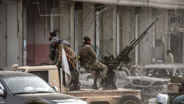 Поддерживаемые Турцией сирийские арабские боевики после захвата контроля над Северо-западным сирийским городом Африн от курдских отрядов Народной защиты (YPG) (18 марта 2018). Африн, Сирия Поддерживаемые Турцией сирийские арабские боевики после захвата контроля над Северо-западным сирийским городом Африн от курдских отрядов Народной защиты (YPG) (18 марта 2018). Африн, Сирия - Sputnik Армения
