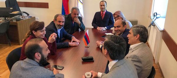 Депутаты оппозиционной фракции Елк в НС (30 апреля 2018). Еревaн - Sputnik Արմենիա