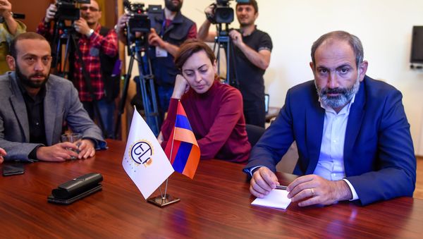 Депутаты оппозиционной фракции Елк в НС (30 апреля 2018). Еревaн - Sputnik Армения