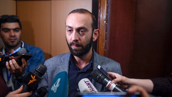 Депутат оппозиционной фракции Елк в НС Арарат Мирзоян (30 апреля 2018). Еревaн - Sputnik Армения