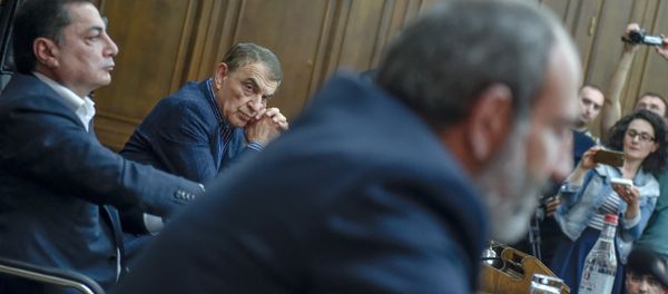 Встреча парламентской фракции РПА с кандидатом в Премьеры Николом Пашиняном (30 апреля 2018). Еревaн - Sputnik Армения