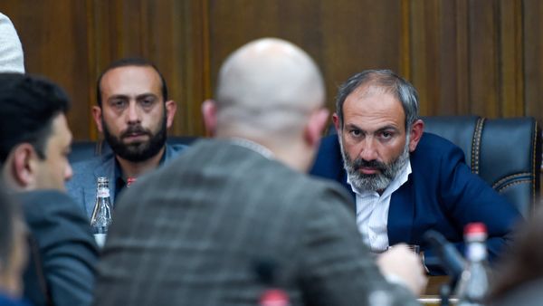 Встреча парламентской фракции РПА с кандидатом в Премьеры Николом Пашиняном (30 апреля 2018). Еревaн - Sputnik Армения