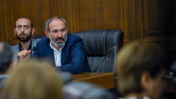Встреча парламентской фракции РПА с кандидатом в Премьеры Николом Пашиняном (30 апреля 2018). Еревaн - Sputnik Արմենիա