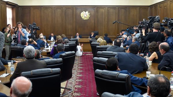 Встреча парламентской фракции РПА с кандидатом в Премьеры Николом Пашиняном (30 апреля 2018). Еревaн Встреча парламентской фракции РПА с кандидатом в Премьеры Николом Пашиняном (30 апреля 2018). Еревaн - Sputnik Армения