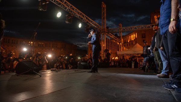 Никол Пашинян во время митинга на площади Республики (30 апреля 2018). Еревaн - Sputnik Արմենիա