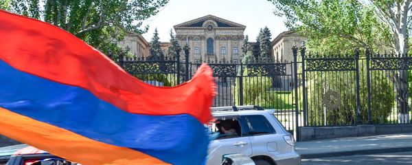 Здание Парламента Армении перед выборами Премьер-министра (1 мая 2018). Еревaн Здание Парламента Армении перед выборами Премьер-министра (1 мая 2018). Еревaн - Sputnik Армения