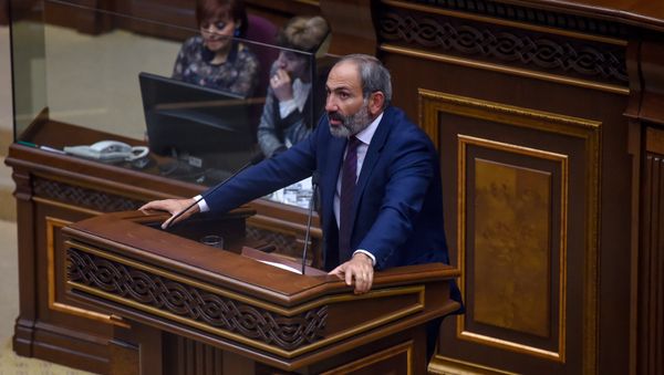 Никол Пашинян на специальном заседании парламента по выборам нового премьер-министра Армении (1 мая 2018). Еревaн - Sputnik Արմենիա