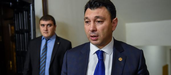 Вице-спикер НС Эдуард Шармазанов во время специального заседания парламента по выборам нового премьер-министра Армении (1 мая 2018). Еревaн - Sputnik Армения