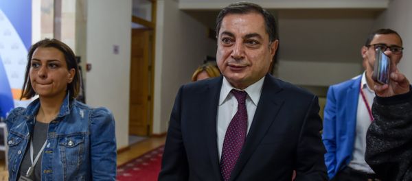 Депутат НС Ваграм Багдасарян во время специального заседания парламента по выборам нового премьер-министра Армении (1 мая 2018). Еревaн Депутат НС Ваграм Багдасарян во время специального заседания парламента по выборам нового премьер-министра Армении (1 мая 2018). Еревaн - Sputnik Արմենիա