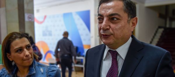 Депутат НС Ваграм Багдасарян во время специального заседания парламента по выборам нового премьер-министра Армении (1 мая 2018). Еревaн Депутат НС Ваграм Багдасарян во время специального заседания парламента по выборам нового премьер-министра Армении (1 мая 2018). Еревaн - Sputnik Армения