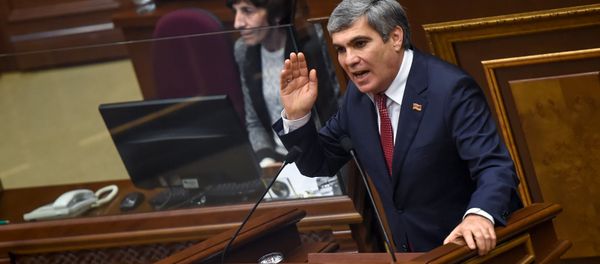 Депутат НС Арам Завенович Саркисян во время специального заседания парламента по выборам нового премьер-министра Армении (1 мая 2018). Еревaн - Sputnik Армения