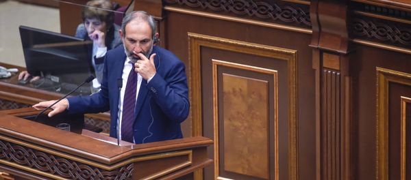 Никол Пашинян на специальном заседании парламента по выборам нового премьер-министра Армении (1 мая 2018). Еревaн Никол Пашинян на специальном заседании парламента по выборам нового премьер-министра Армении (1 мая 2018). Еревaн - Sputnik Армения