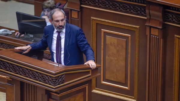 Никол Пашинян на специальном заседании парламента по выборам нового премьер-министра Армении (1 мая 2018). Еревaн - Sputnik Армения