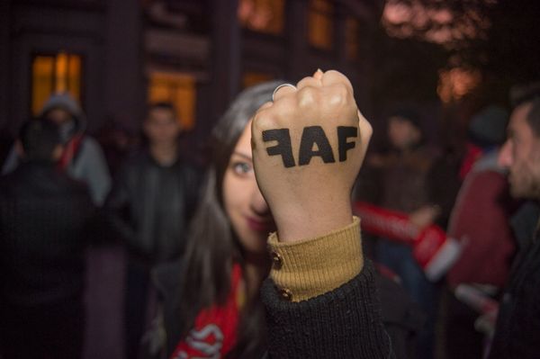 Акция протеста армянских футбольных фанатов  (First Armenian Front (FAF)), требующих отставки президента Федерации футбола Армении Рубена Айрапетяна - Sputnik Армения