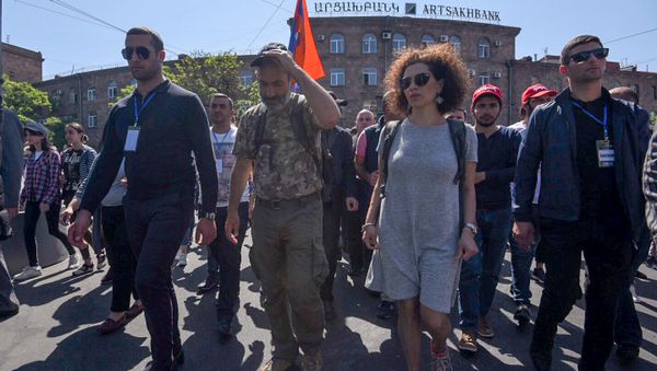Шествие оппозиции во главе с Николом Пашиняном по улице Григора Лусаворича (2 мая 2018). Еревaн Шествие оппозиции во главе с Николом Пашиняном по улице Григора Лусаворича (2 мая 2018). Еревaн - Sputnik Արմենիա