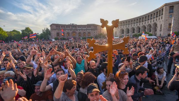 Митинг на площади Республики (2 мая 2018). Еревaн - Sputnik Армения
