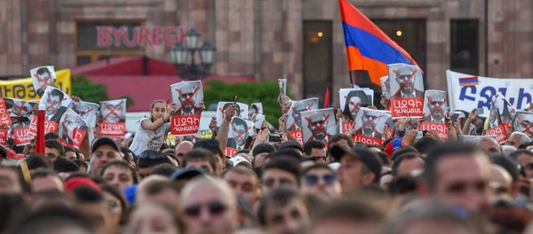 Митинг на площади Республики (2 мая 2018). Еревaн - Sputnik Армения