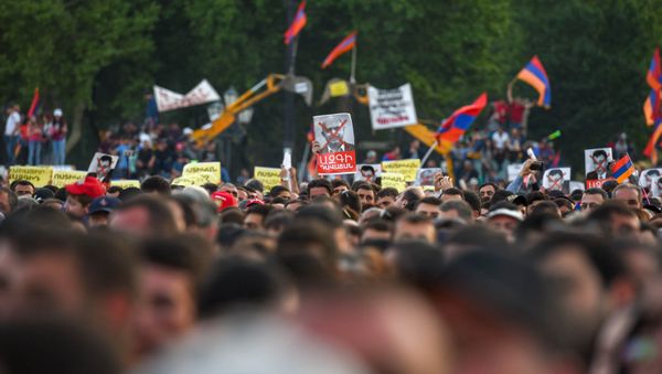 Mитинг на площади Республики (2 мая 2018). Еревaн - Sputnik Армения