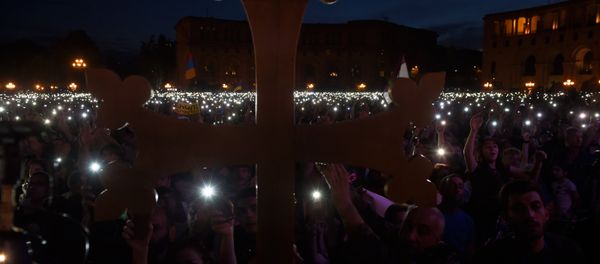 Митинг на площади Республики (2 мая 2018). Еревaн - Sputnik Армения