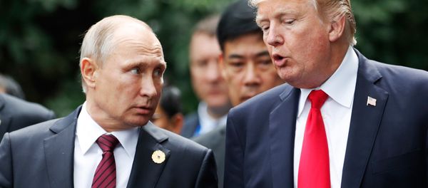 Президенты России и США Владимир Путин и Дональд Трамп во время саммита лидеров Азиатско-Тихоокеанского экономического сотрудничества (11 ноября 2017). Дананг, Вьетнам - Sputnik Армения