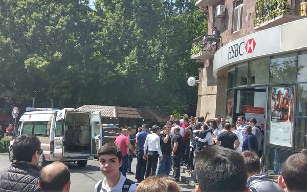 Банк HSBC на проспекте Комитаса (3 мая 2018). Еревaн Банк HSBC на проспекте Комитаса (3 мая 2018). Еревaн - Sputnik Армения